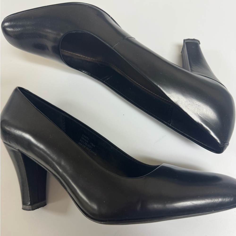 Calvin Klein Trina Spazzolatto #E3592 women’s  Size 7-1/2 black pumps 7.5M